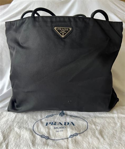 Prada Men's Black Nylon Tote Bag With Shoulder Strap B2530t 